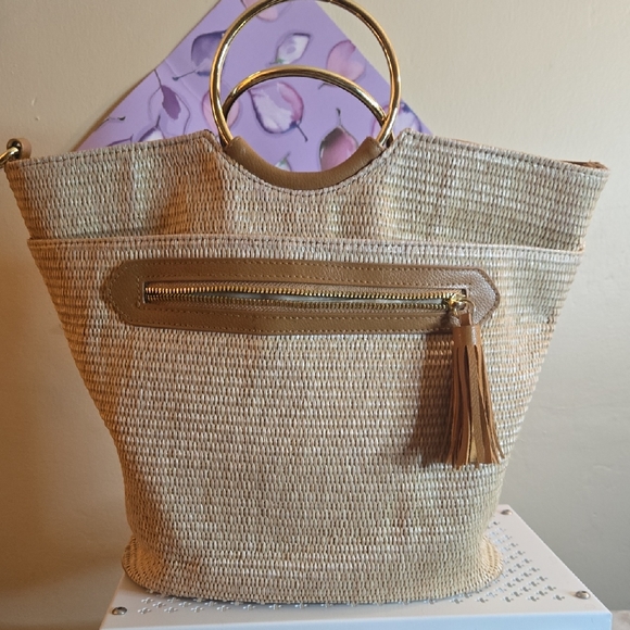 Source Unknown Tan Woven Tote with Gold Handles - Picture 1 of 16